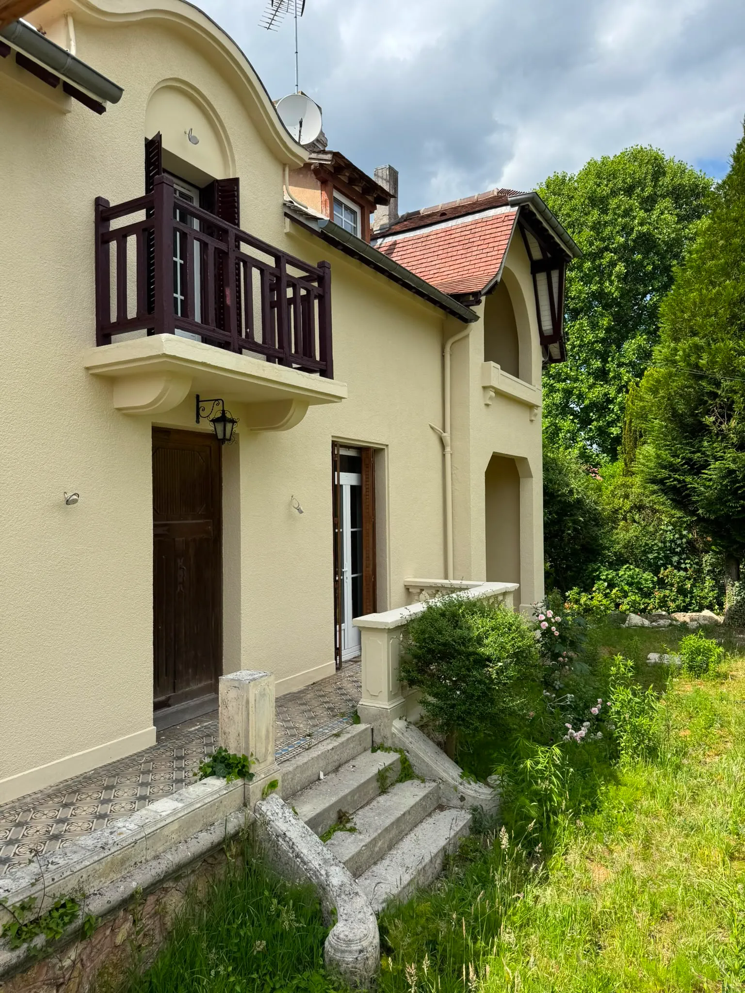 Façade extérieure d'une maison de maître après ravalement